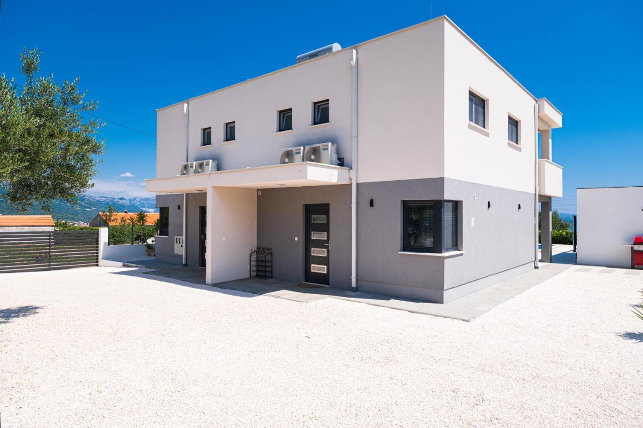 Villa Sky - Heating Pool Kaštel Novi Εξωτερικό φωτογραφία
