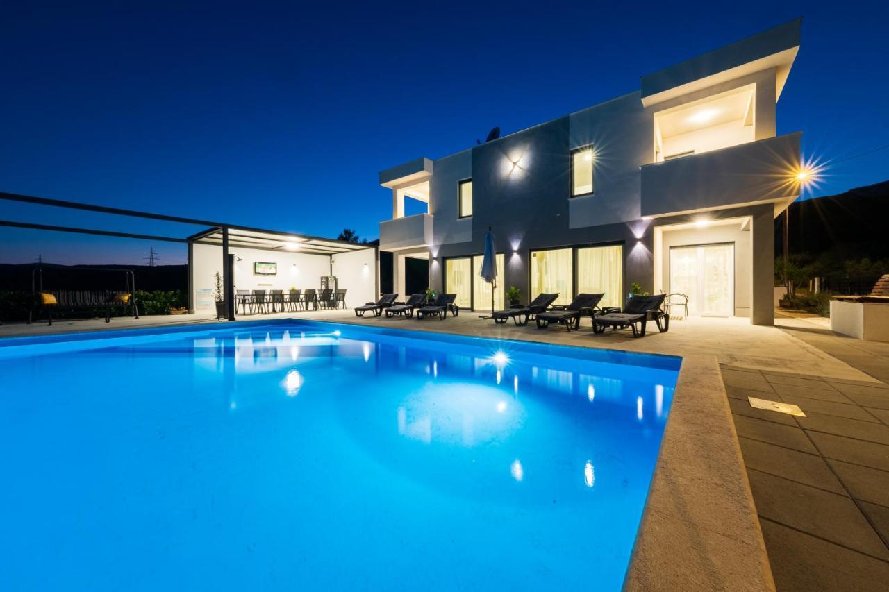 Villa Sky - Heating Pool Kaštel Novi Εξωτερικό φωτογραφία