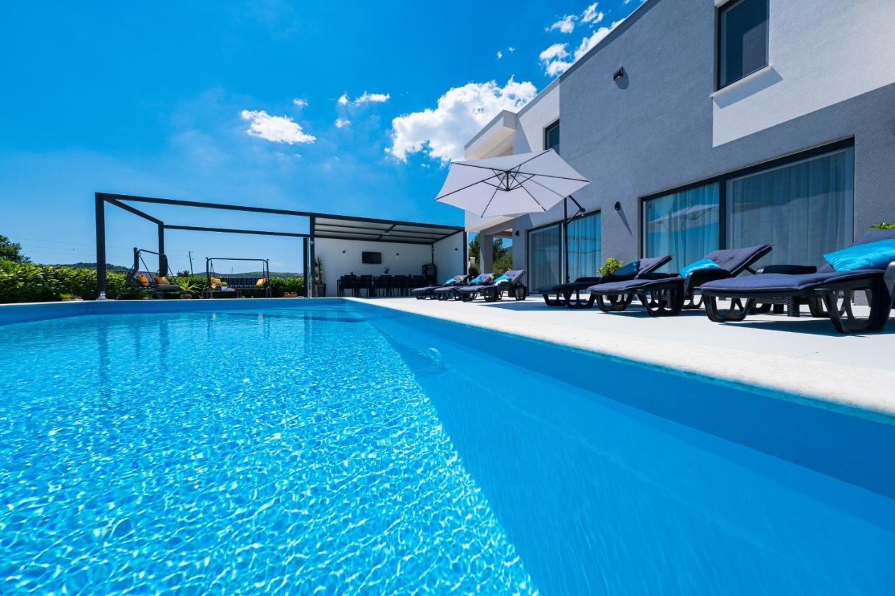 Villa Sky - Heating Pool Kaštel Novi Εξωτερικό φωτογραφία