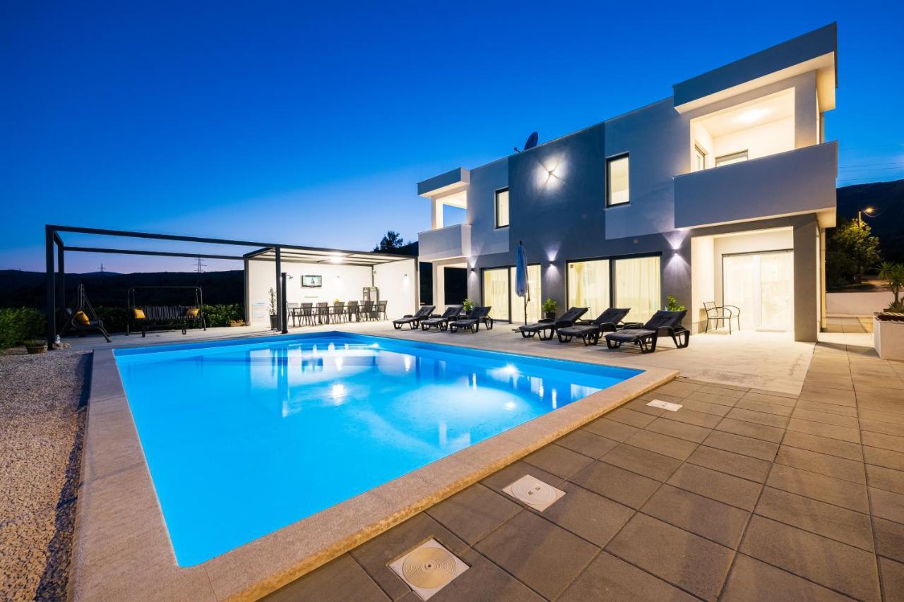 Villa Sky - Heating Pool Kaštel Novi Εξωτερικό φωτογραφία