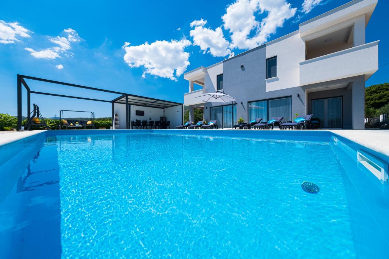 Villa Sky - Heating Pool Kaštel Novi Εξωτερικό φωτογραφία