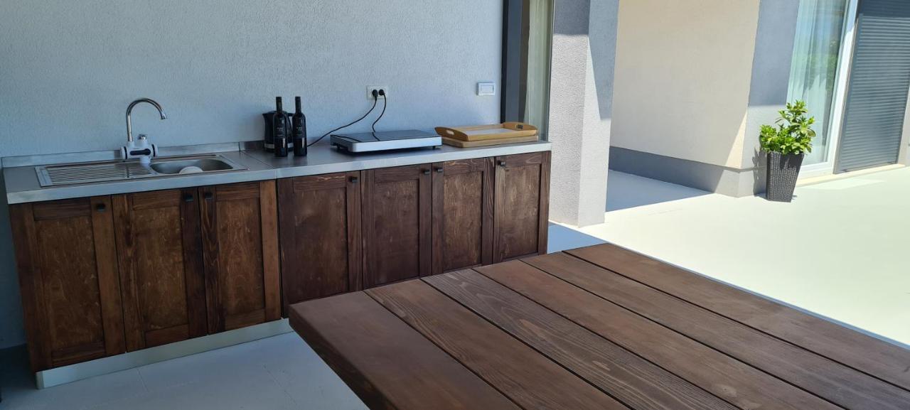 Villa Sky - Heating Pool Kaštel Novi Εξωτερικό φωτογραφία