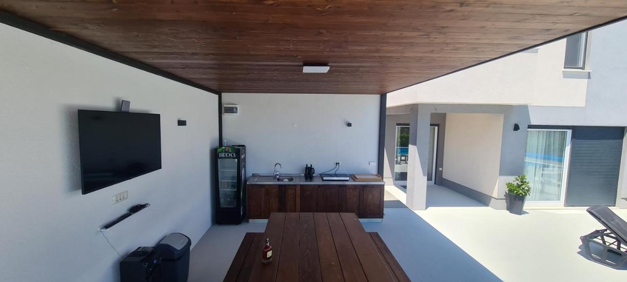 Villa Sky - Heating Pool Kaštel Novi Εξωτερικό φωτογραφία