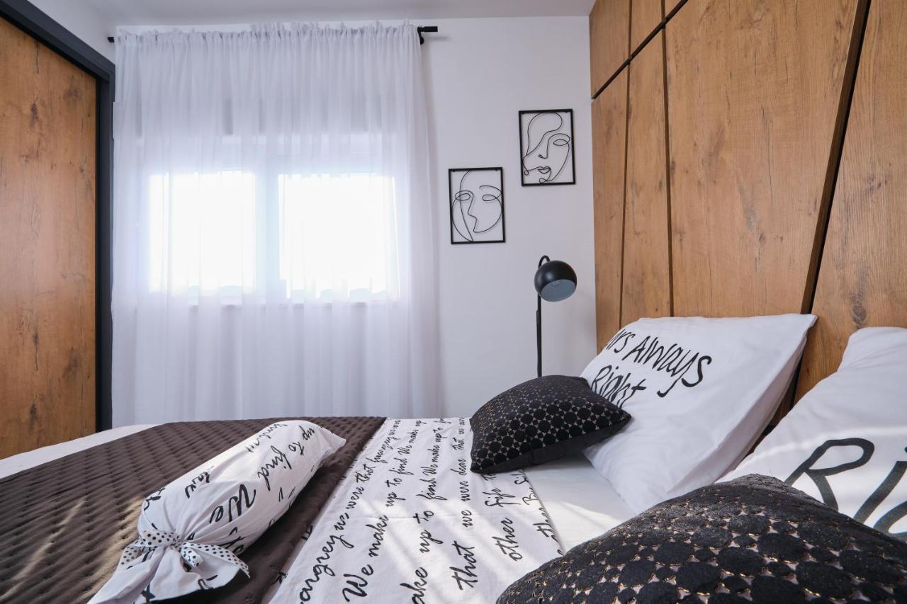 Villa Sky - Heating Pool Kaštel Novi Εξωτερικό φωτογραφία