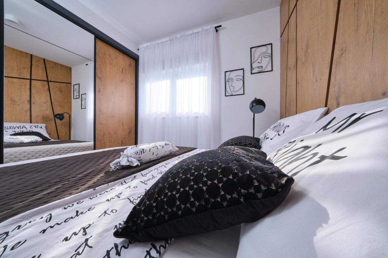 Villa Sky - Heating Pool Kaštel Novi Εξωτερικό φωτογραφία