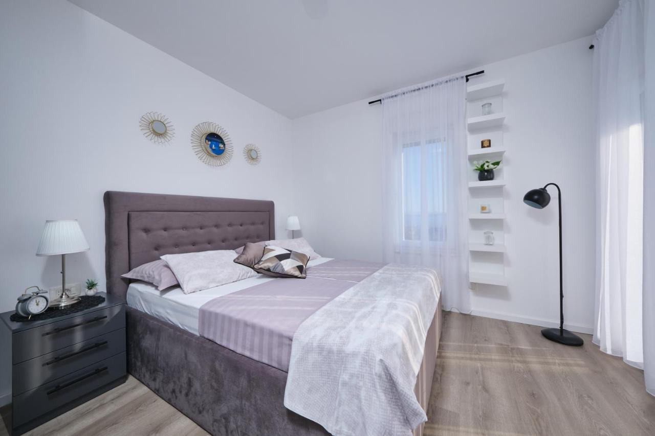 Villa Sky - Heating Pool Kaštel Novi Εξωτερικό φωτογραφία