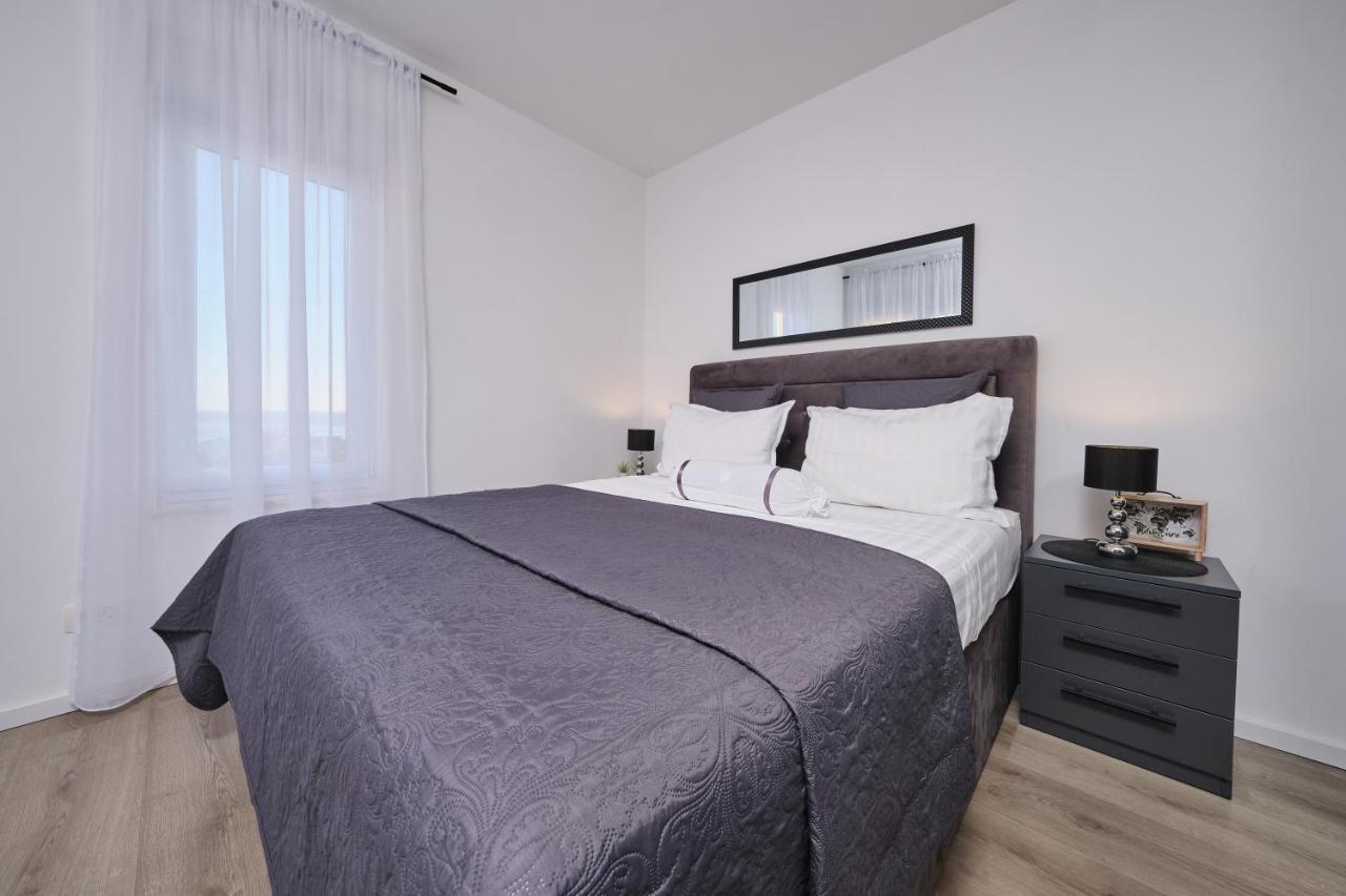 Villa Sky - Heating Pool Kaštel Novi Εξωτερικό φωτογραφία