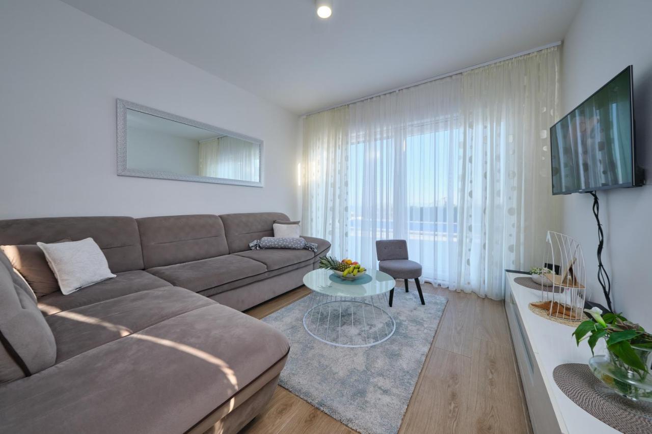 Villa Sky - Heating Pool Kaštel Novi Εξωτερικό φωτογραφία