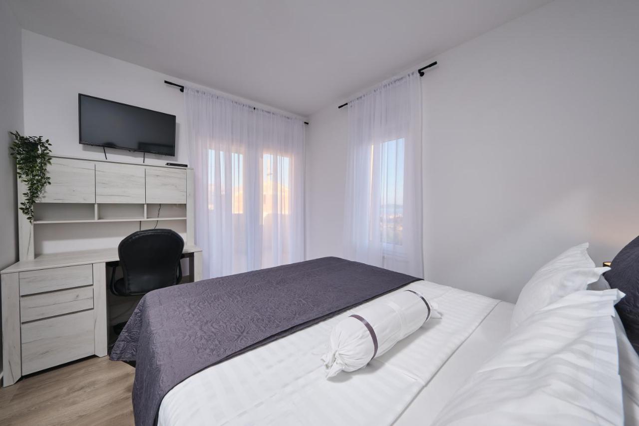 Villa Sky - Heating Pool Kaštel Novi Εξωτερικό φωτογραφία