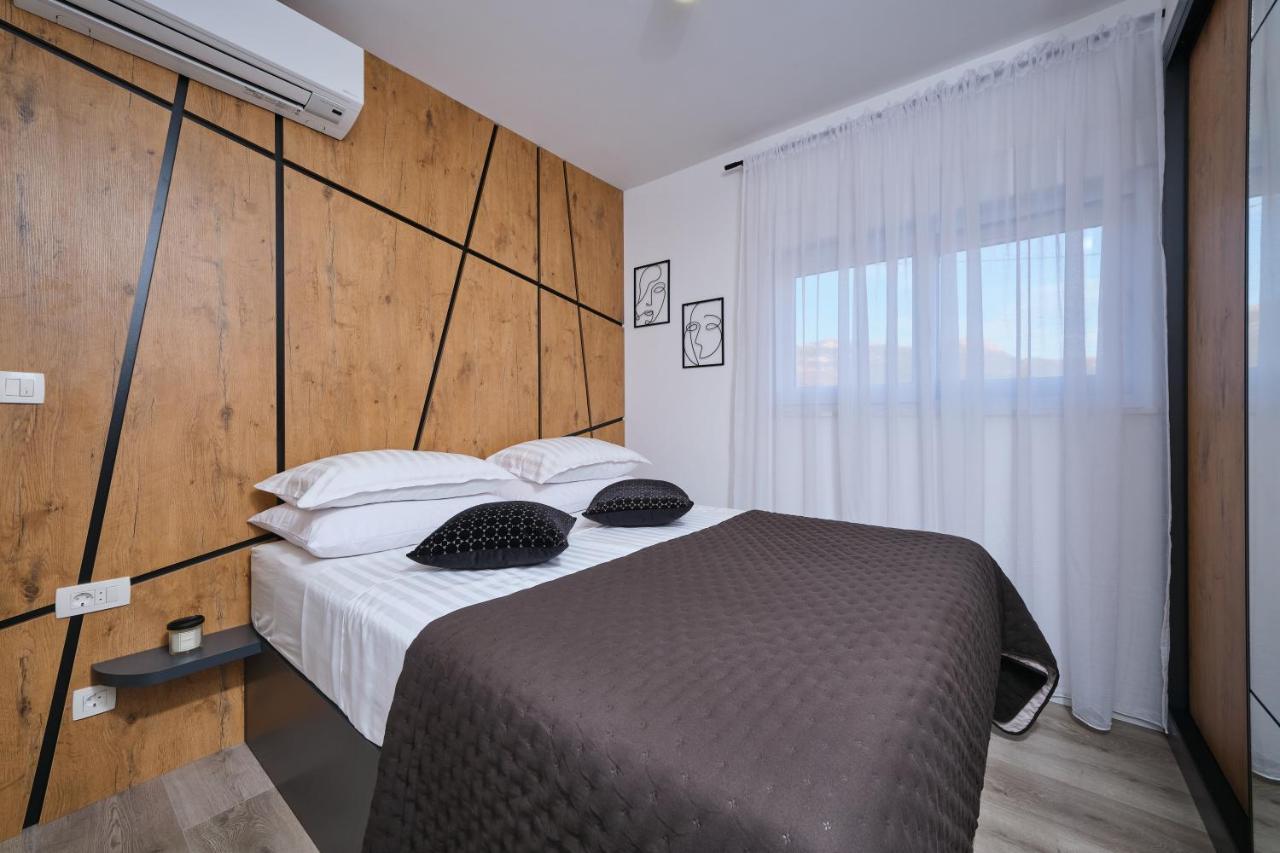 Villa Sky - Heating Pool Kaštel Novi Εξωτερικό φωτογραφία