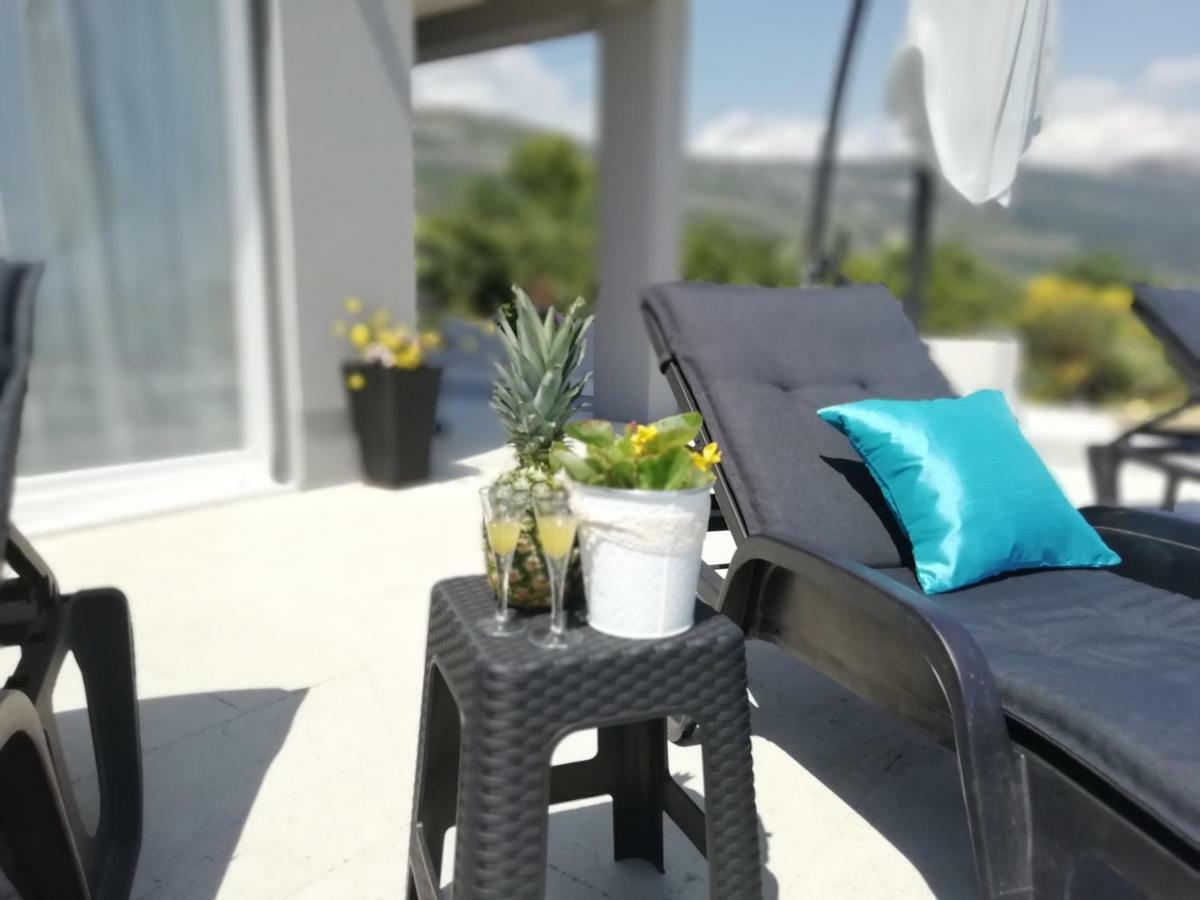Villa Sky - Heating Pool Kaštel Novi Εξωτερικό φωτογραφία