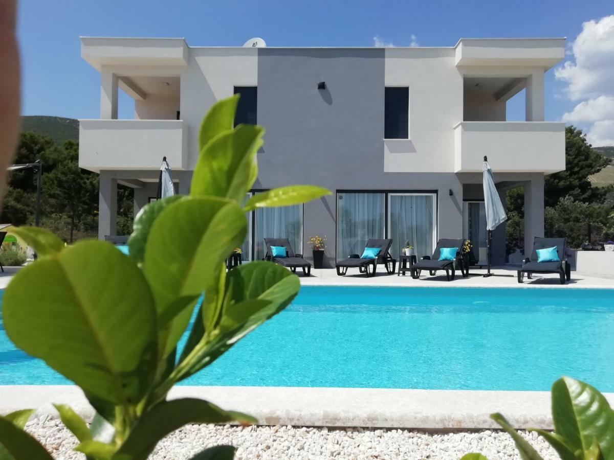 Villa Sky - Heating Pool Kaštel Novi Εξωτερικό φωτογραφία